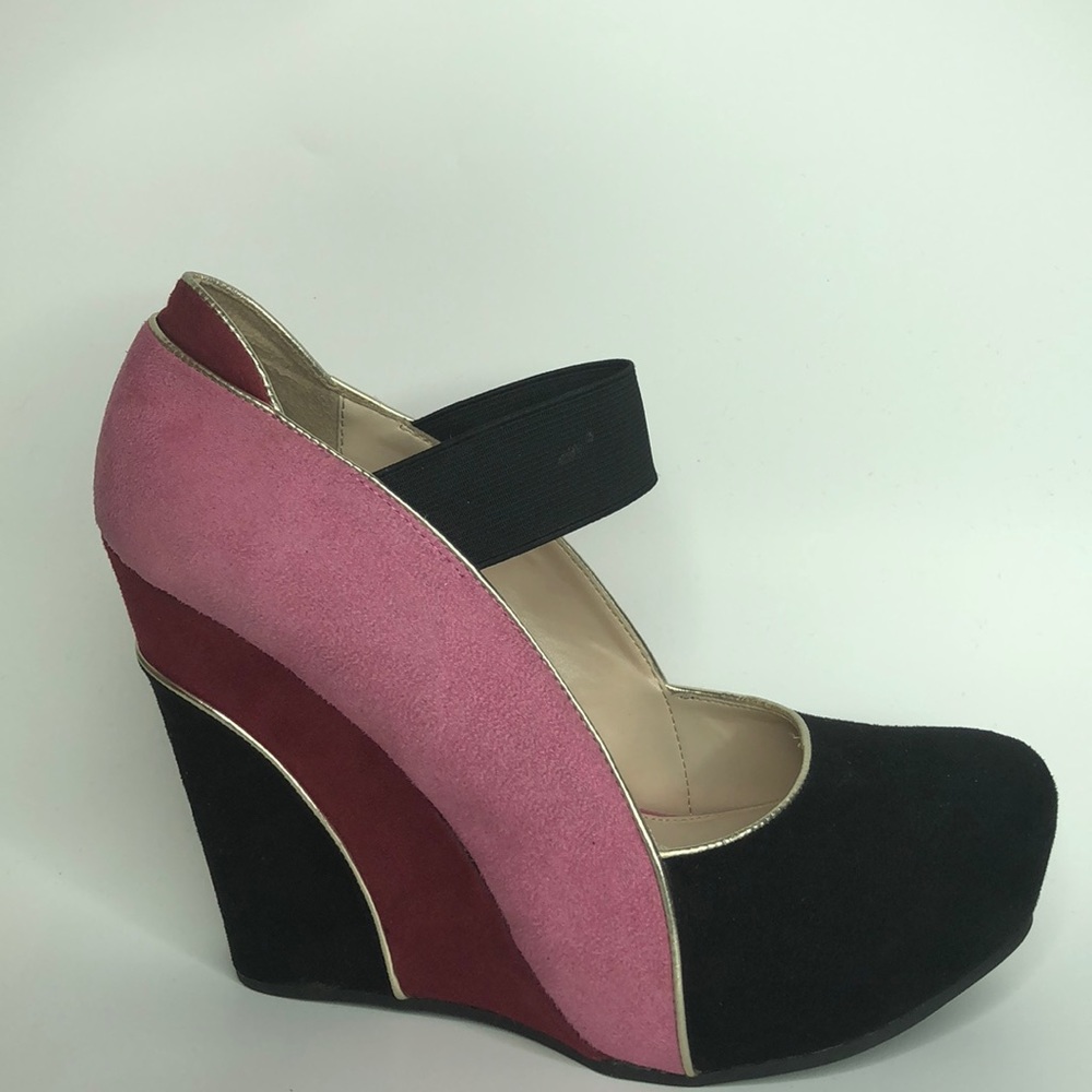 Wedge closed toed shoes